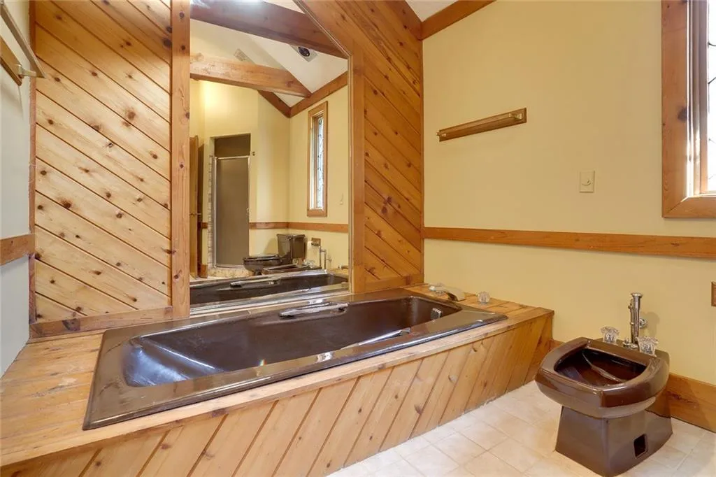 3350 Spalding Drive, Sandy Springs, Georgia 30350, 5 Bedrooms Bedrooms, ,4 BathroomsBathrooms,Residential,Sold,3350 Spalding Drive,5609055