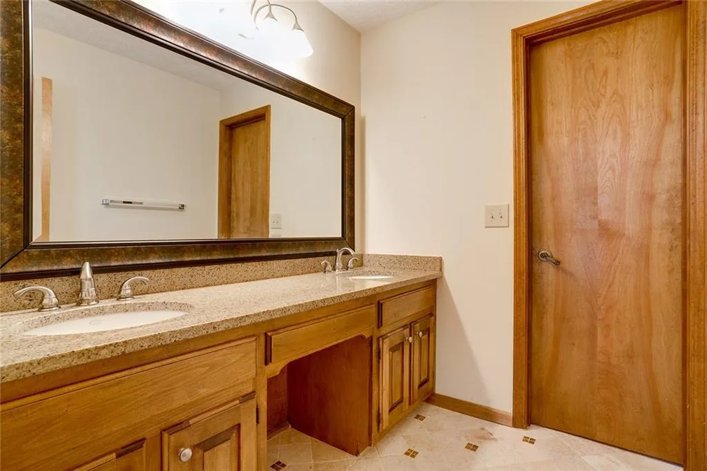 3350 Spalding Drive, Sandy Springs, Georgia 30350, 5 Bedrooms Bedrooms, ,4 BathroomsBathrooms,Residential,Sold,3350 Spalding Drive,5609055