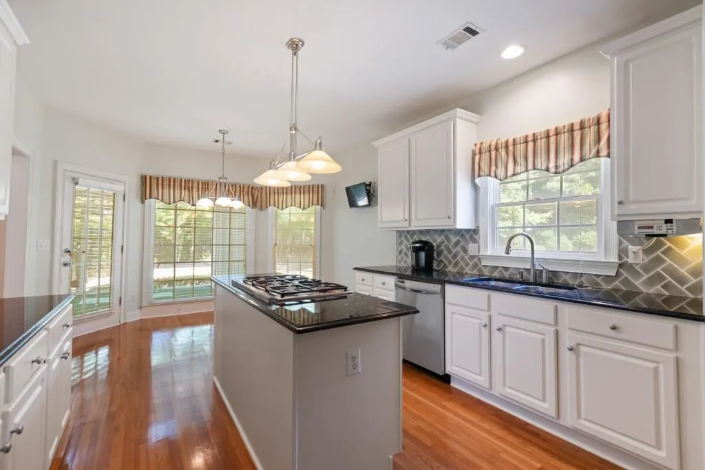 340 Whitley Park Drive, Sandy Springs, Georgia 30350, 4 Bedrooms Bedrooms, ,3 BathroomsBathrooms,Residential,Sold,340 Whitley Park Drive,7112588