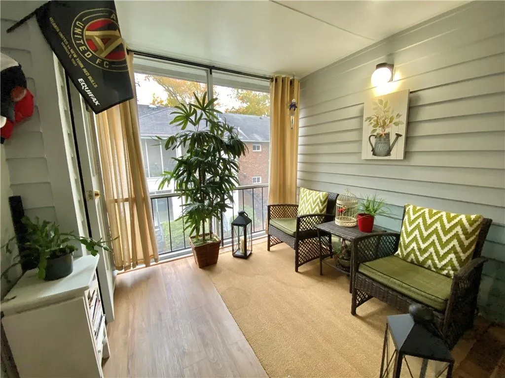 6700 Roswell Road Unit 28g, Sandy Springs, Georgia 30328, 2 Bedrooms Bedrooms, ,2 BathroomsBathrooms,Residential,Sold,6700 Roswell Road Unit 28g,6810512