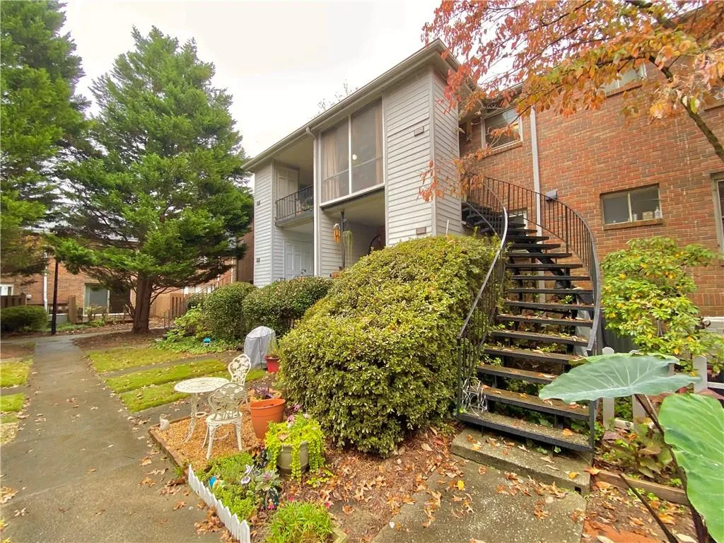 6700 Roswell Road Unit 28g, Sandy Springs, Georgia 30328, 2 Bedrooms Bedrooms, ,2 BathroomsBathrooms,Residential,Sold,6700 Roswell Road Unit 28g,6810512