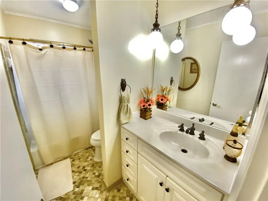 6700 Roswell Road Unit 28g, Sandy Springs, Georgia 30328, 2 Bedrooms Bedrooms, ,2 BathroomsBathrooms,Residential,Sold,6700 Roswell Road Unit 28g,6810512
