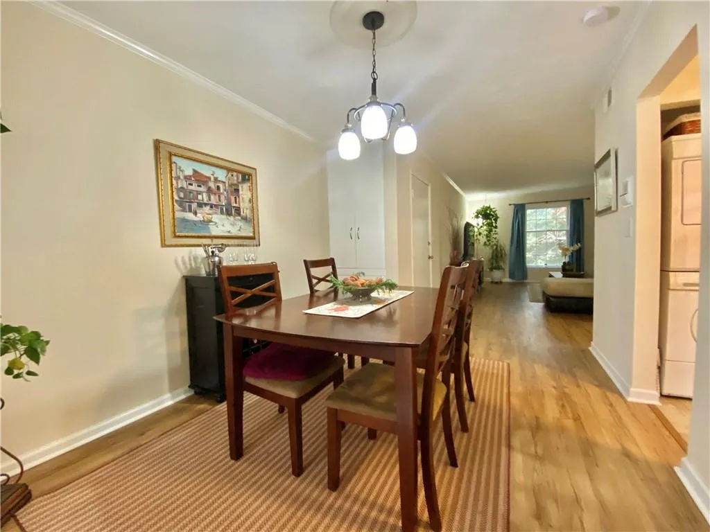 6700 Roswell Road Unit 28g, Sandy Springs, Georgia 30328, 2 Bedrooms Bedrooms, ,2 BathroomsBathrooms,Residential,Sold,6700 Roswell Road Unit 28g,6810512