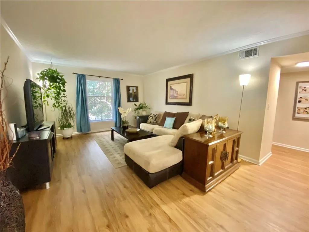 6700 Roswell Road Unit 28g, Sandy Springs, Georgia 30328, 2 Bedrooms Bedrooms, ,2 BathroomsBathrooms,Residential,Sold,6700 Roswell Road Unit 28g,6810512