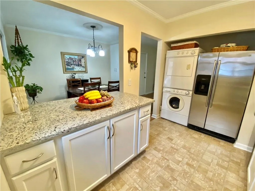 6700 Roswell Road Unit 28g, Sandy Springs, Georgia 30328, 2 Bedrooms Bedrooms, ,2 BathroomsBathrooms,Residential,Sold,6700 Roswell Road Unit 28g,6810512