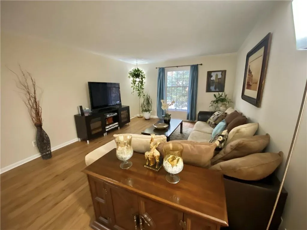 6700 Roswell Road Unit 28g, Sandy Springs, Georgia 30328, 2 Bedrooms Bedrooms, ,2 BathroomsBathrooms,Residential,Sold,6700 Roswell Road Unit 28g,6810512