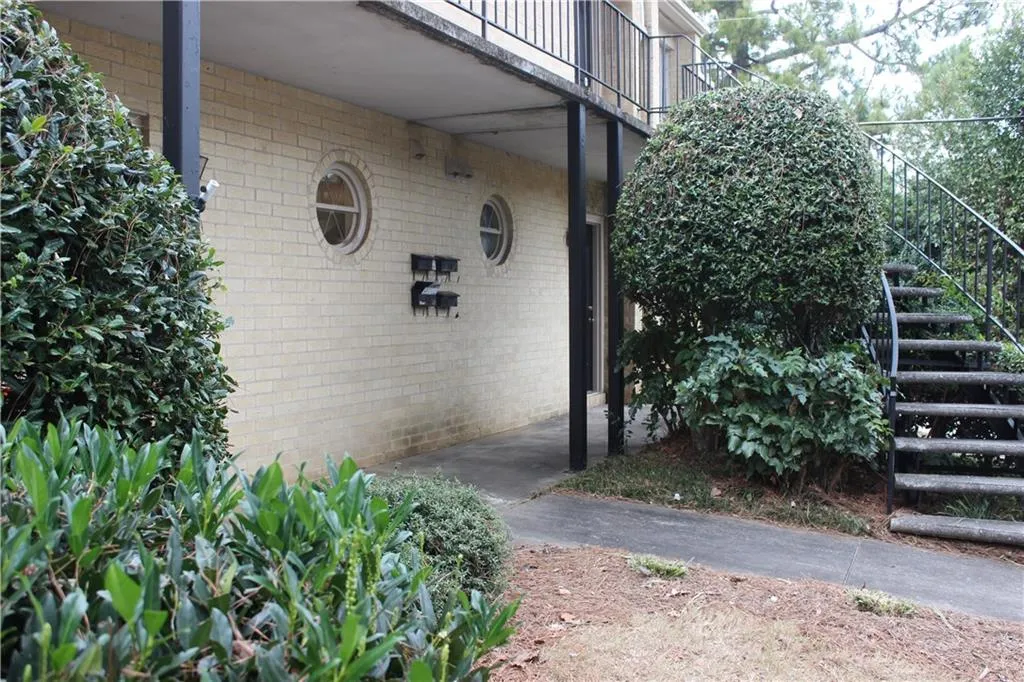 5400 Roswell Road Unit P8, Sandy Springs, Georgia 30342, 2 Bedrooms Bedrooms, ,1 BathroomBathrooms,Residential,Sold,5400 Roswell Road Unit P8,6125394