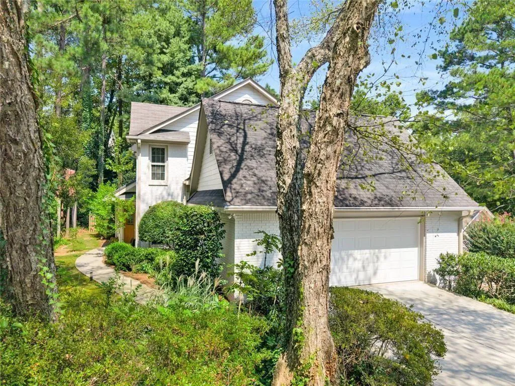 Side yard entry to front door.