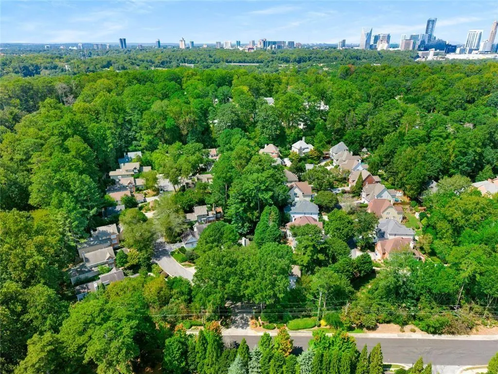 Fantastic intown neighborhood. So close to it all! City Parks and recreation are just down the street! Sidewalks to take you there too!