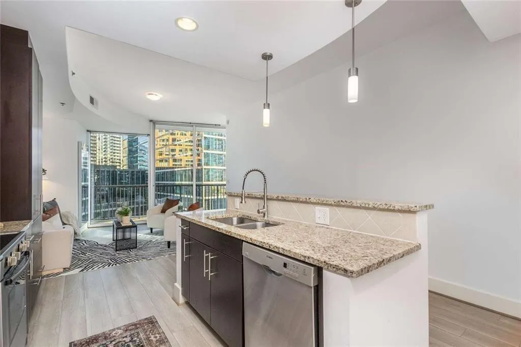 1080 Peachtree Street Ne Unit 1006, Atlanta, Georgia 30309, 1 Bedroom Bedrooms, ,1 BathroomBathrooms,Residential,For Sale,1080 Peachtree Street Ne Unit 1006,7671359