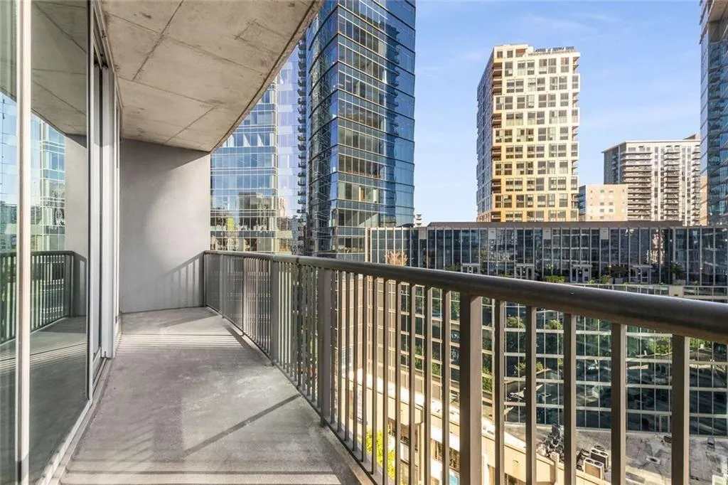 1080 Peachtree Street Ne Unit 1006, Atlanta, Georgia 30309, 1 Bedroom Bedrooms, ,1 BathroomBathrooms,Residential,For Sale,1080 Peachtree Street Ne Unit 1006,7671359