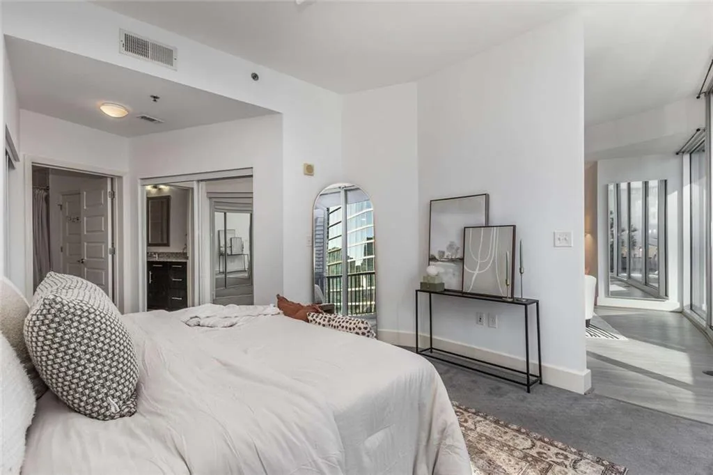 1080 Peachtree Street Ne Unit 1006, Atlanta, Georgia 30309, 1 Bedroom Bedrooms, ,1 BathroomBathrooms,Residential,For Sale,1080 Peachtree Street Ne Unit 1006,7671359