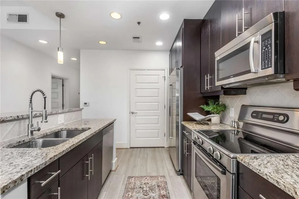 1080 Peachtree Street Ne Unit 1006, Atlanta, Georgia 30309, 1 Bedroom Bedrooms, ,1 BathroomBathrooms,Residential,For Sale,1080 Peachtree Street Ne Unit 1006,7671359