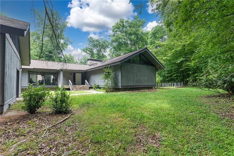 1165 W Garmon Road, Atlanta, Georgia 30327, 4 Bedrooms Bedrooms, ,3 BathroomsBathrooms,Residential,Sold,1165 W Garmon Road,6900504