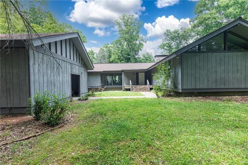 1165 W Garmon Road, Atlanta, Georgia 30327, 4 Bedrooms Bedrooms, ,3 BathroomsBathrooms,Residential,Sold,1165 W Garmon Road,6900504