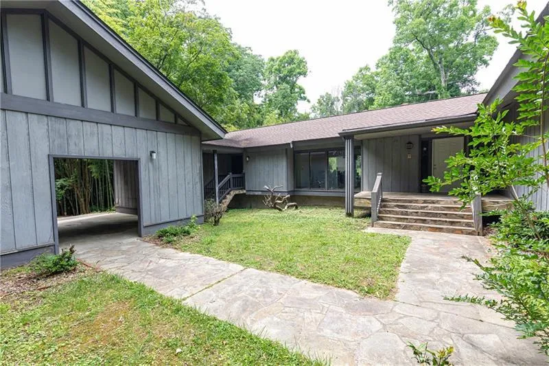 1165 W Garmon Road, Atlanta, Georgia 30327, 4 Bedrooms Bedrooms, ,3 BathroomsBathrooms,Residential,Sold,1165 W Garmon Road,6900504