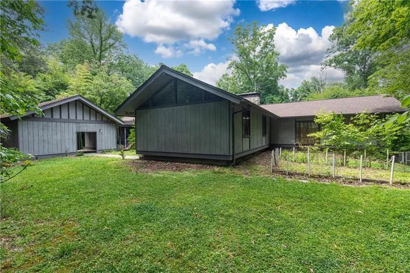 1165 W Garmon Road, Atlanta, Georgia 30327, 4 Bedrooms Bedrooms, ,3 BathroomsBathrooms,Residential,Sold,1165 W Garmon Road,6900504