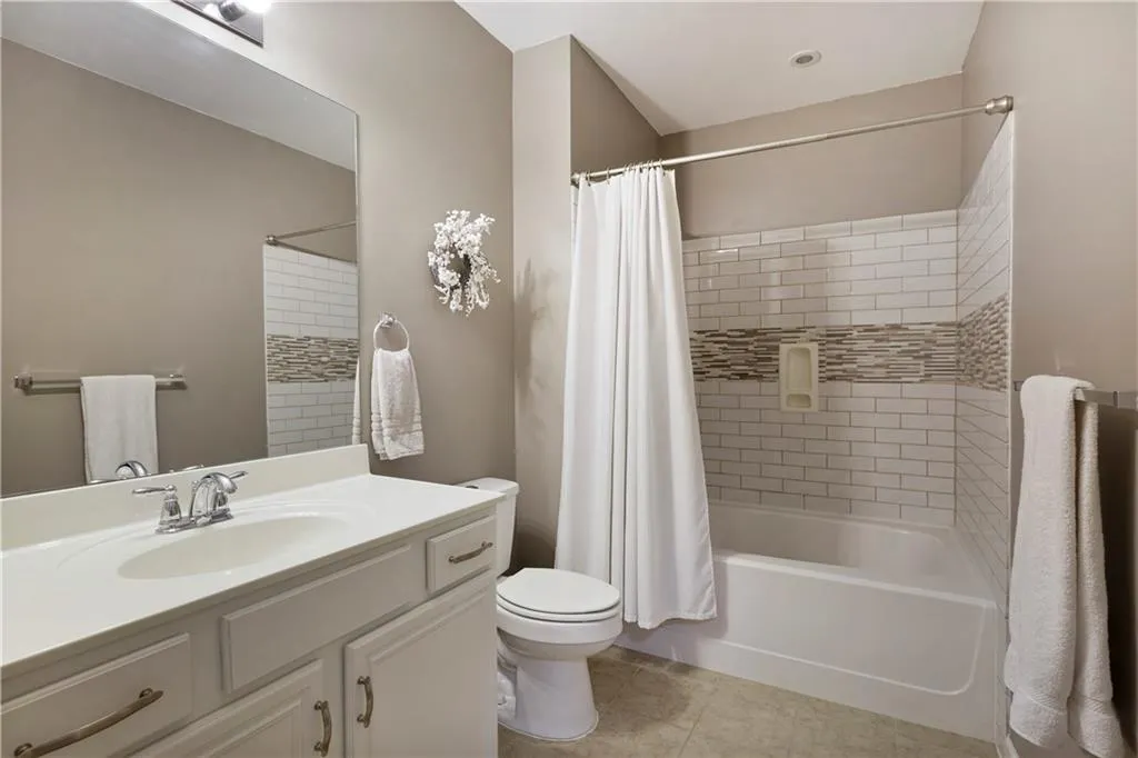 7265 Glisten Avenue Unit 127, Atlanta, Georgia 30328, 2 Bedrooms Bedrooms, ,2 BathroomsBathrooms,Residential,Sold,7265 Glisten Avenue Unit 127,6834247