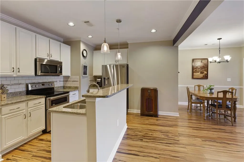 7265 Glisten Avenue Unit 127, Atlanta, Georgia 30328, 2 Bedrooms Bedrooms, ,2 BathroomsBathrooms,Residential,Sold,7265 Glisten Avenue Unit 127,6834247