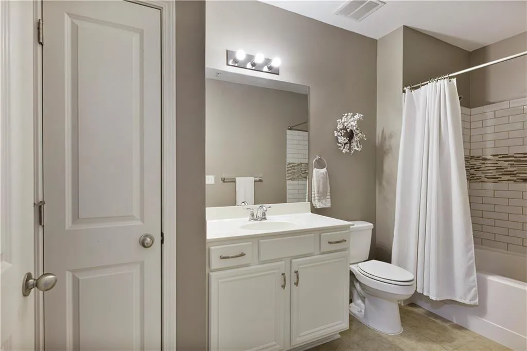 7265 Glisten Avenue Unit 127, Atlanta, Georgia 30328, 2 Bedrooms Bedrooms, ,2 BathroomsBathrooms,Residential,Sold,7265 Glisten Avenue Unit 127,6834247