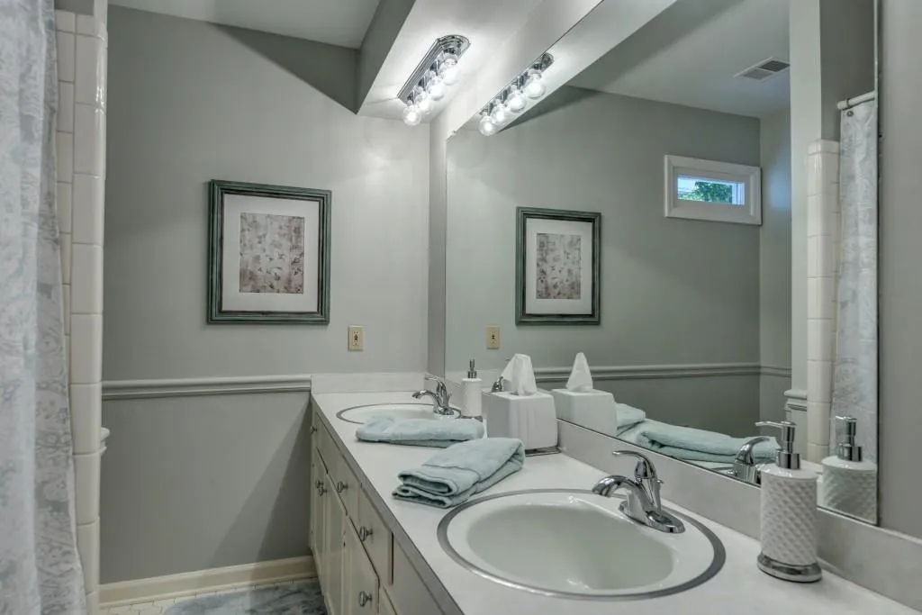 5300 New London Trace, Atlanta, Georgia 30327, 5 Bedrooms Bedrooms, ,3 BathroomsBathrooms,Residential,Sold,5300 New London Trace,5605164