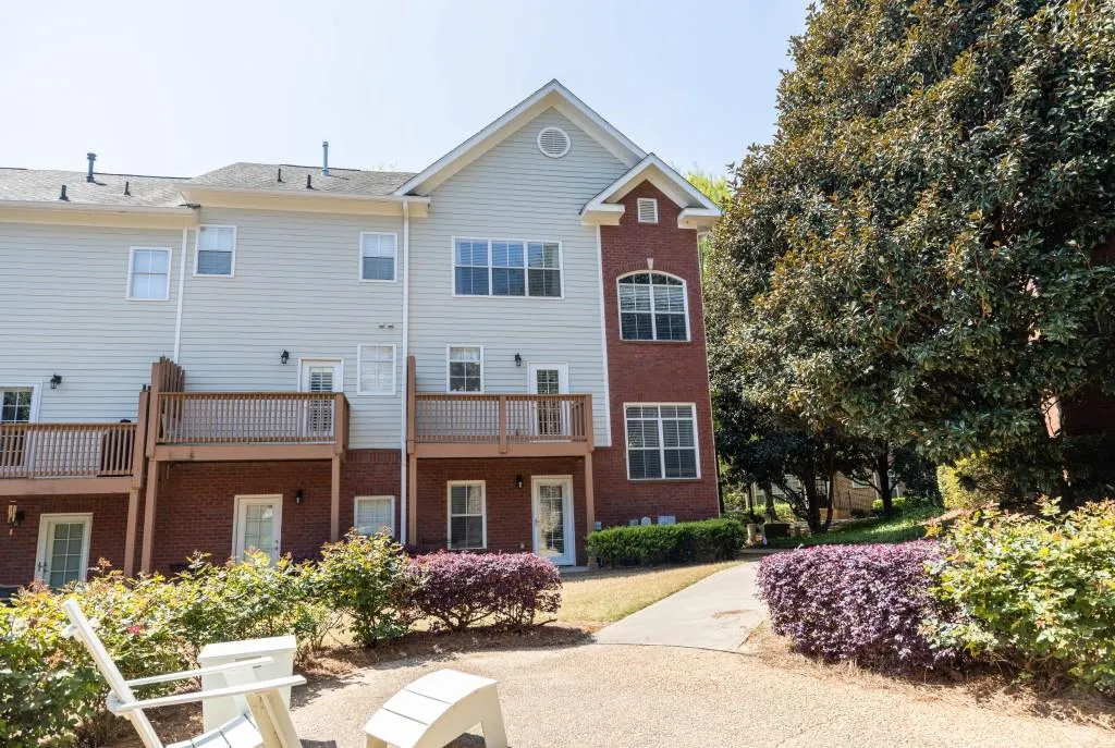 1120 Glenridge Place, Atlanta, Georgia 30342, 3 Bedrooms Bedrooms, ,2 BathroomsBathrooms,Residential,Sold,1120 Glenridge Place,6867917