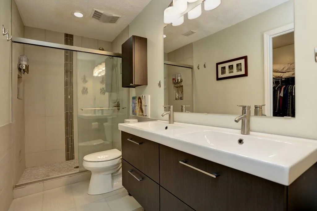 201 Dunwoody Chace, Sandy Springs, Georgia 30328, 2 Bedrooms Bedrooms, ,2 BathroomsBathrooms,Residential,Sold,201 Dunwoody Chace,5799798