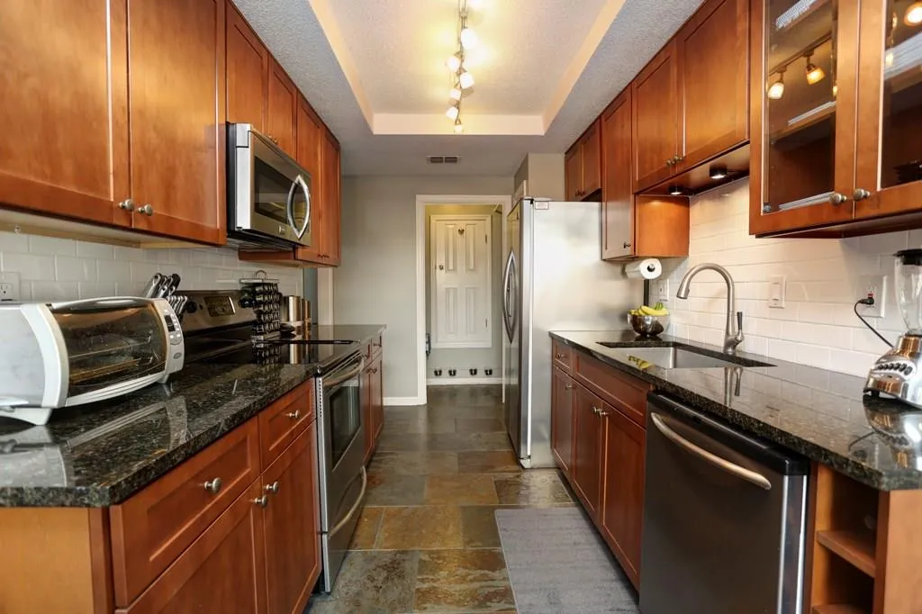 201 Dunwoody Chace, Sandy Springs, Georgia 30328, 2 Bedrooms Bedrooms, ,2 BathroomsBathrooms,Residential,Sold,201 Dunwoody Chace,5799798
