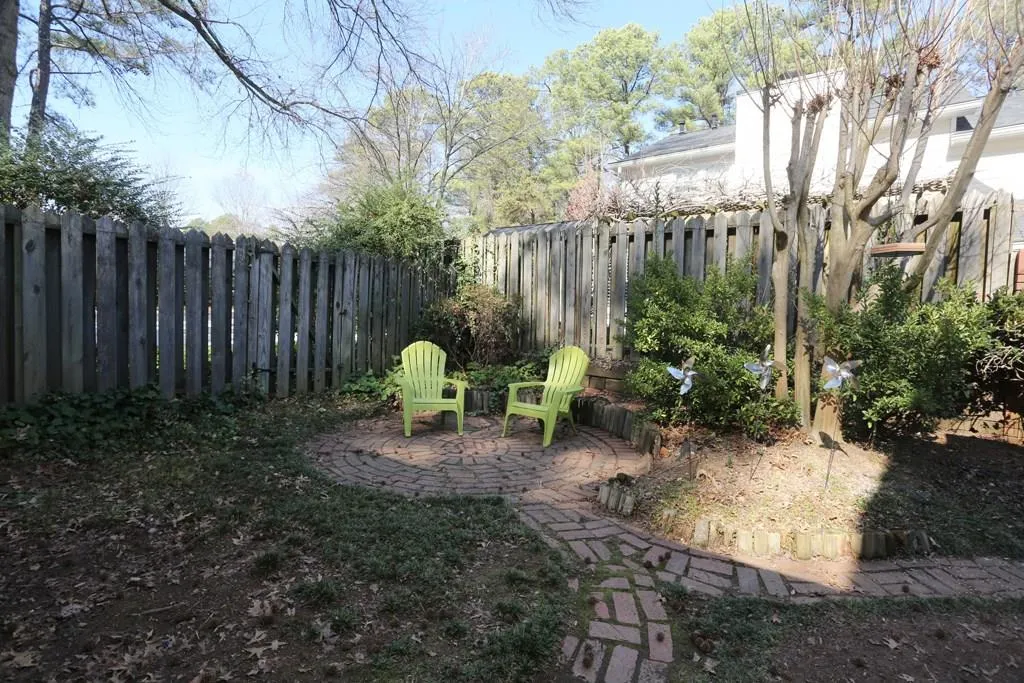 201 Dunwoody Chace, Sandy Springs, Georgia 30328, 2 Bedrooms Bedrooms, ,2 BathroomsBathrooms,Residential,Sold,201 Dunwoody Chace,5799798