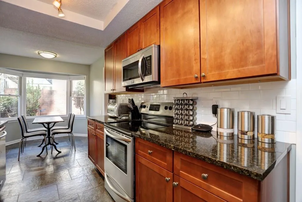 201 Dunwoody Chace, Sandy Springs, Georgia 30328, 2 Bedrooms Bedrooms, ,2 BathroomsBathrooms,Residential,Sold,201 Dunwoody Chace,5799798