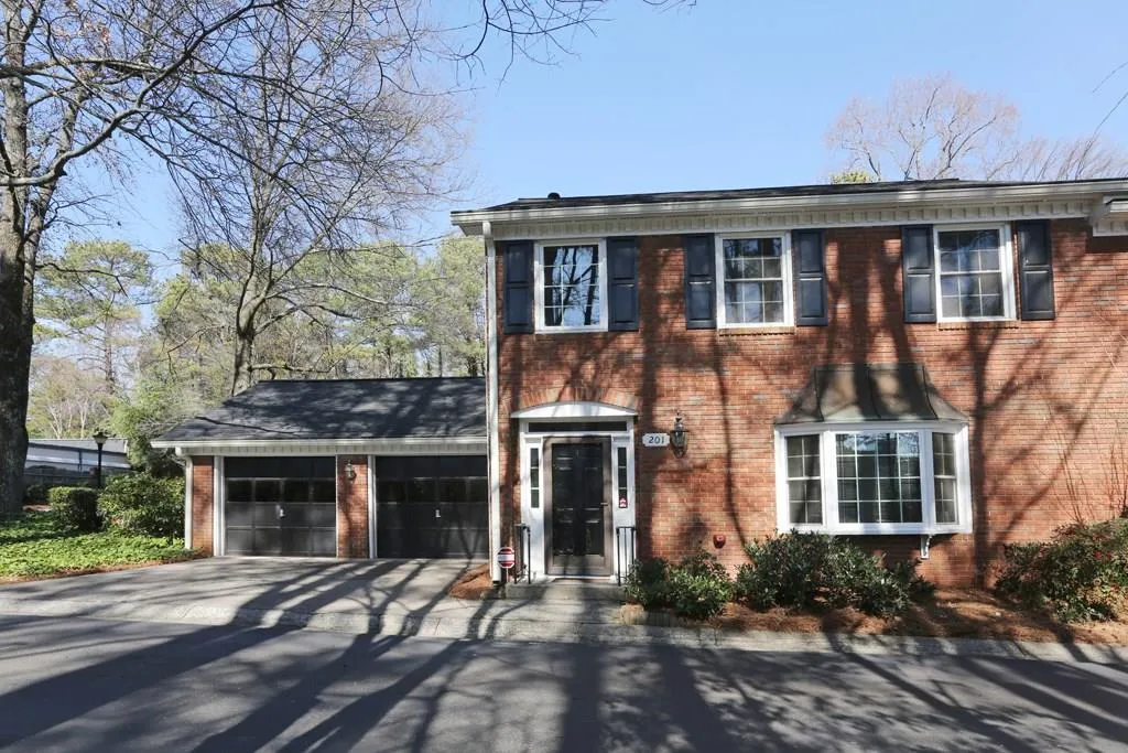 201 Dunwoody Chace, Sandy Springs, Georgia 30328, 2 Bedrooms Bedrooms, ,2 BathroomsBathrooms,Residential,Sold,201 Dunwoody Chace,5799798