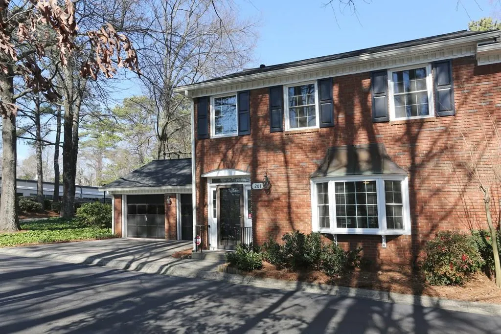 201 Dunwoody Chace, Sandy Springs, Georgia 30328, 2 Bedrooms Bedrooms, ,2 BathroomsBathrooms,Residential,Sold,201 Dunwoody Chace,5799798