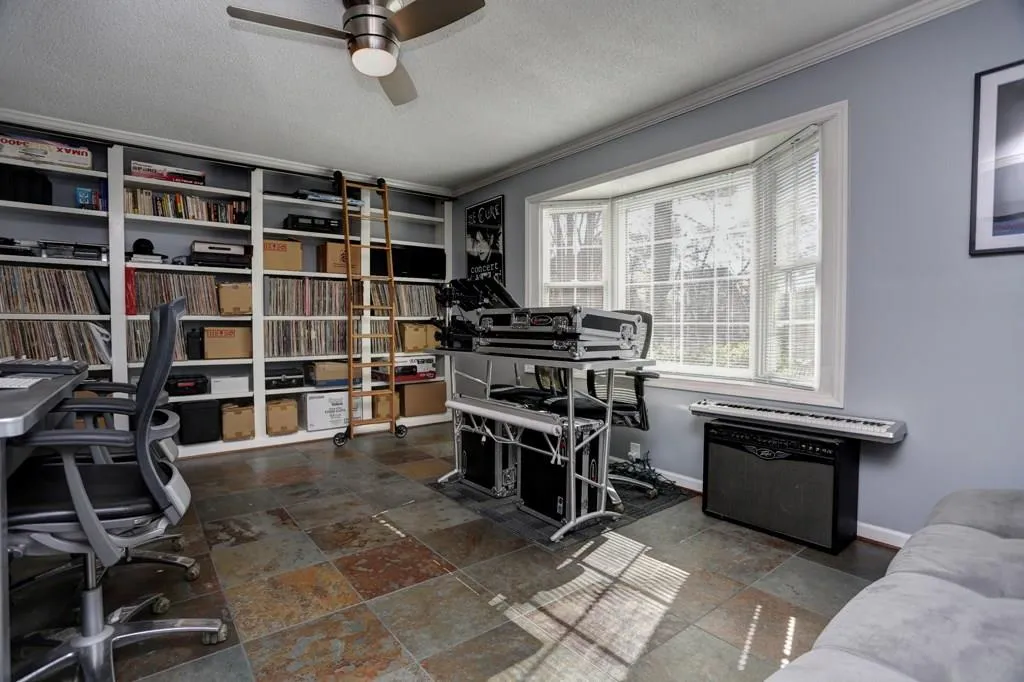 201 Dunwoody Chace, Sandy Springs, Georgia 30328, 2 Bedrooms Bedrooms, ,2 BathroomsBathrooms,Residential,Sold,201 Dunwoody Chace,5799798