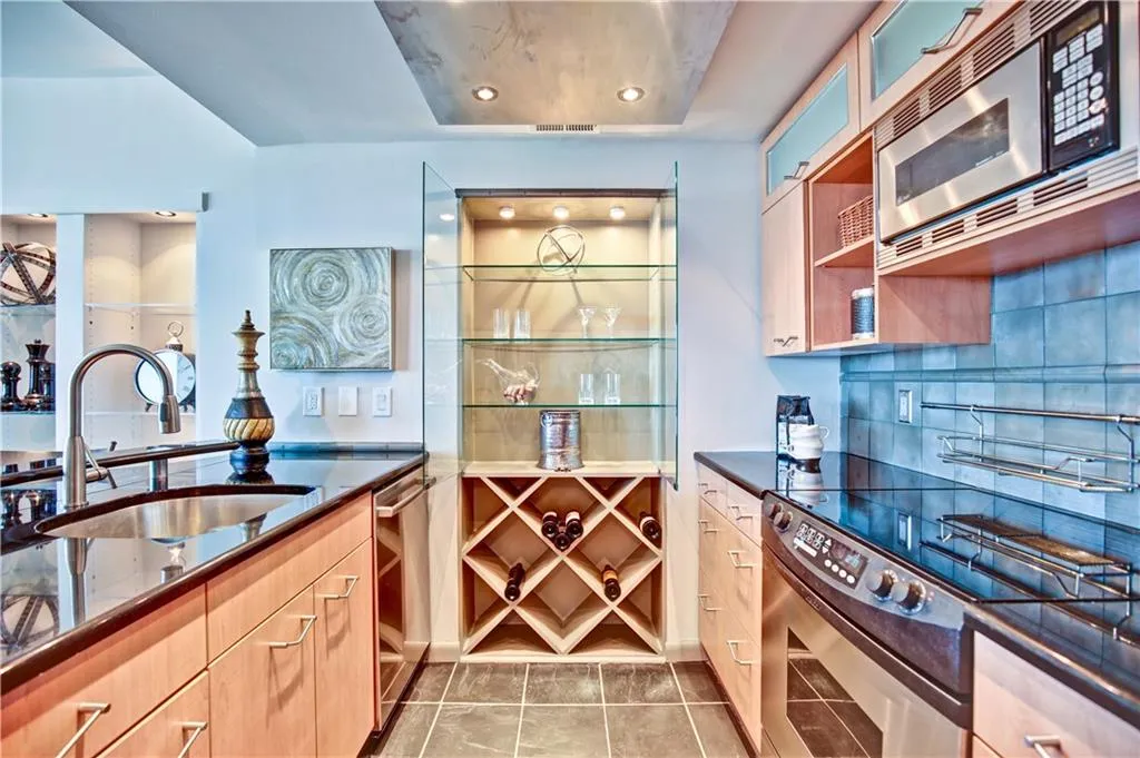 3481 Lakeside Drive Ne Unit 3008, Atlanta, Georgia 30326, 2 Bedrooms Bedrooms, ,1 BathroomBathrooms,Residential,Sold,3481 Lakeside Drive Ne Unit 3008,5736929