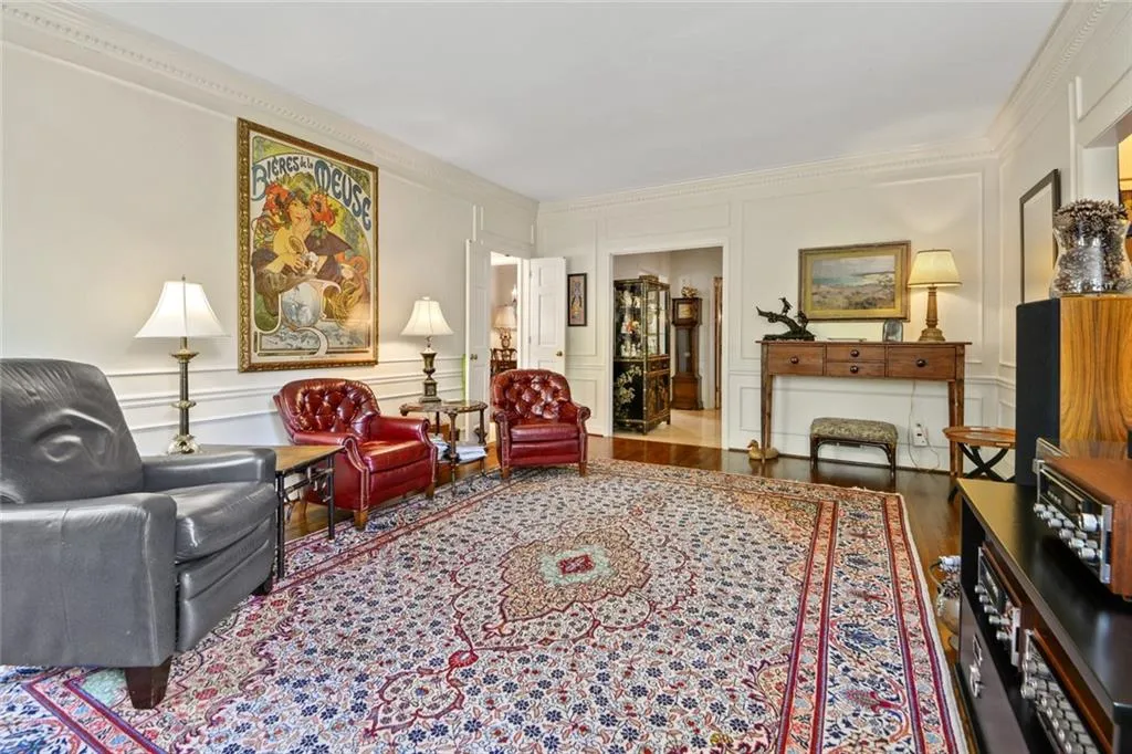 575 Idlewood Drive, Sandy Springs, Georgia 30327, 4 Bedrooms Bedrooms, ,2 BathroomsBathrooms,Residential,Sold,575 Idlewood Drive,6865036