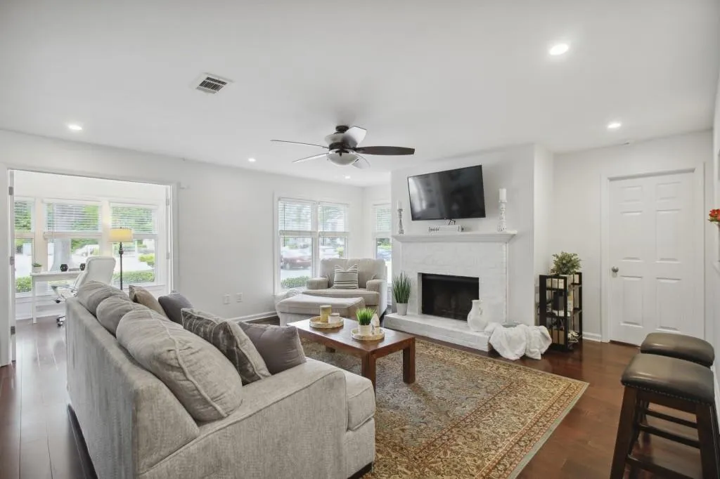 108 Abingdon Way, Atlanta, Georgia 30328, 2 Bedrooms Bedrooms, ,2 BathroomsBathrooms,Residential,Sold,108 Abingdon Way,7219621