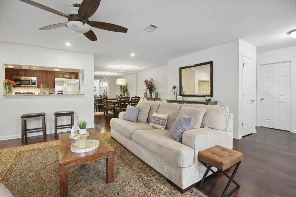 108 Abingdon Way, Atlanta, Georgia 30328, 2 Bedrooms Bedrooms, ,2 BathroomsBathrooms,Residential,Sold,108 Abingdon Way,7219621