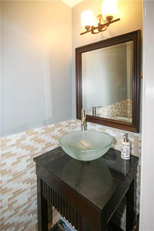 198 Peachtree Hollow Court Ne, Atlanta, Georgia 30328, 3 Bedrooms Bedrooms, ,2 BathroomsBathrooms,Residential,Sold,198 Peachtree Hollow Court Ne,5671390