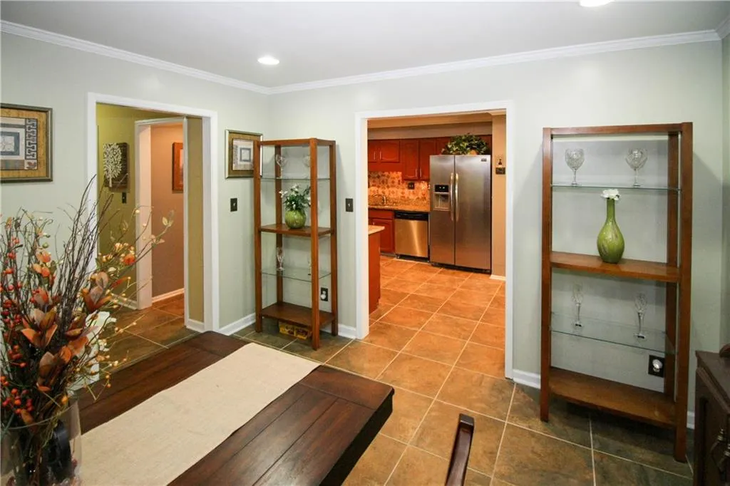 198 Peachtree Hollow Court Ne, Atlanta, Georgia 30328, 3 Bedrooms Bedrooms, ,2 BathroomsBathrooms,Residential,Sold,198 Peachtree Hollow Court Ne,5671390