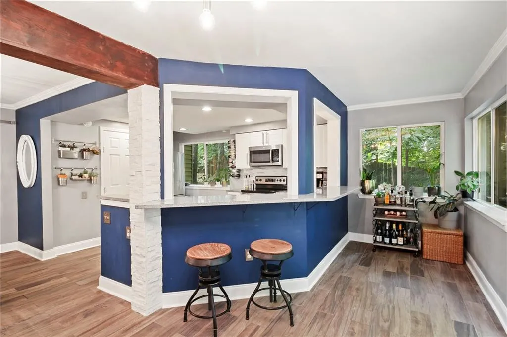 52 Dunwoody Springs Drive, Atlanta, Georgia 30328, 3 Bedrooms Bedrooms, ,2 BathroomsBathrooms,Residential,Sold,52 Dunwoody Springs Drive,6926010