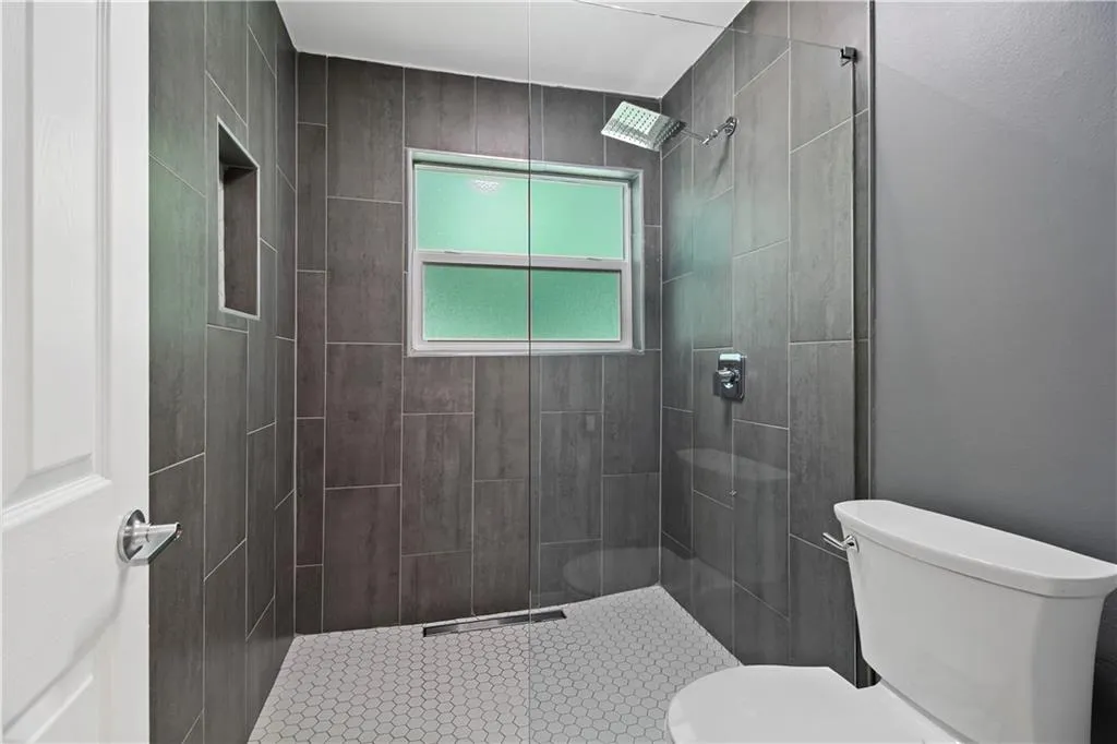 52 Dunwoody Springs Drive, Atlanta, Georgia 30328, 3 Bedrooms Bedrooms, ,2 BathroomsBathrooms,Residential,Sold,52 Dunwoody Springs Drive,6926010
