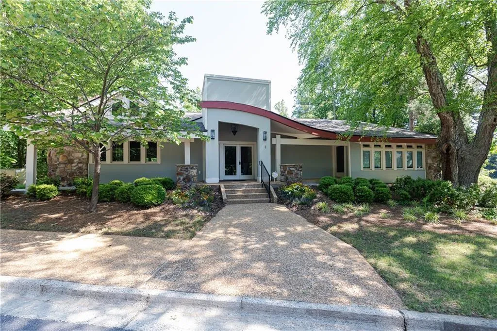 52 Dunwoody Springs Drive, Atlanta, Georgia 30328, 3 Bedrooms Bedrooms, ,2 BathroomsBathrooms,Residential,Sold,52 Dunwoody Springs Drive,6926010