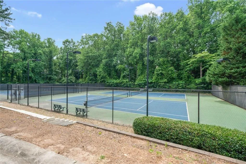52 Dunwoody Springs Drive, Atlanta, Georgia 30328, 3 Bedrooms Bedrooms, ,2 BathroomsBathrooms,Residential,Sold,52 Dunwoody Springs Drive,6926010