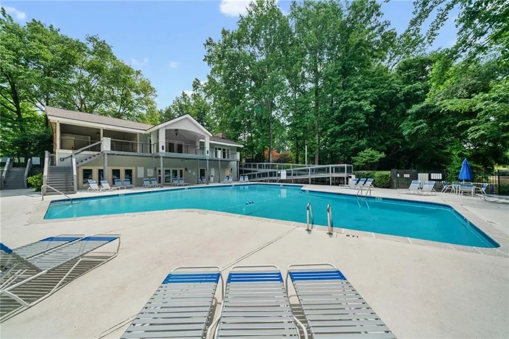 52 Dunwoody Springs Drive, Atlanta, Georgia 30328, 3 Bedrooms Bedrooms, ,2 BathroomsBathrooms,Residential,Sold,52 Dunwoody Springs Drive,6926010