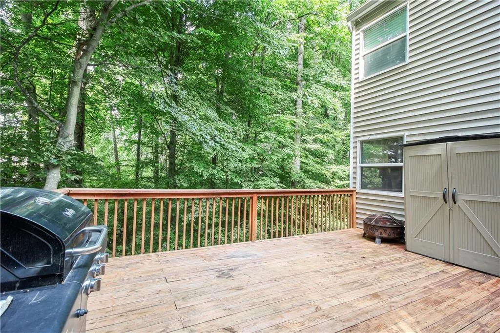 52 Dunwoody Springs Drive, Atlanta, Georgia 30328, 3 Bedrooms Bedrooms, ,2 BathroomsBathrooms,Residential,Sold,52 Dunwoody Springs Drive,6926010