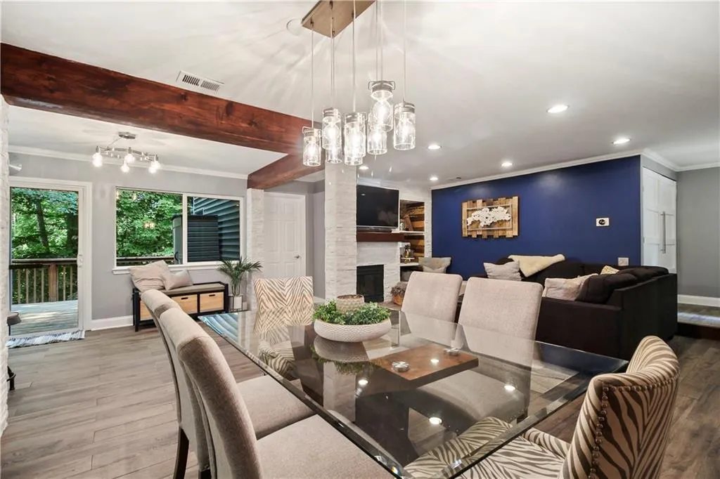 52 Dunwoody Springs Drive, Atlanta, Georgia 30328, 3 Bedrooms Bedrooms, ,2 BathroomsBathrooms,Residential,Sold,52 Dunwoody Springs Drive,6926010