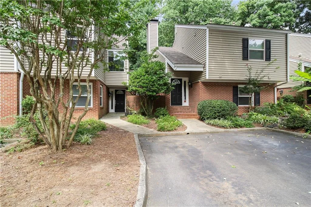 52 Dunwoody Springs Drive, Atlanta, Georgia 30328, 3 Bedrooms Bedrooms, ,2 BathroomsBathrooms,Residential,Sold,52 Dunwoody Springs Drive,6926010