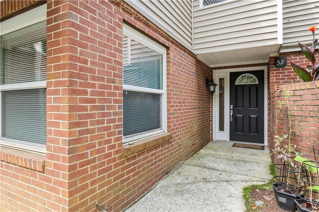 52 Dunwoody Springs Drive, Atlanta, Georgia 30328, 3 Bedrooms Bedrooms, ,2 BathroomsBathrooms,Residential,Sold,52 Dunwoody Springs Drive,6926010