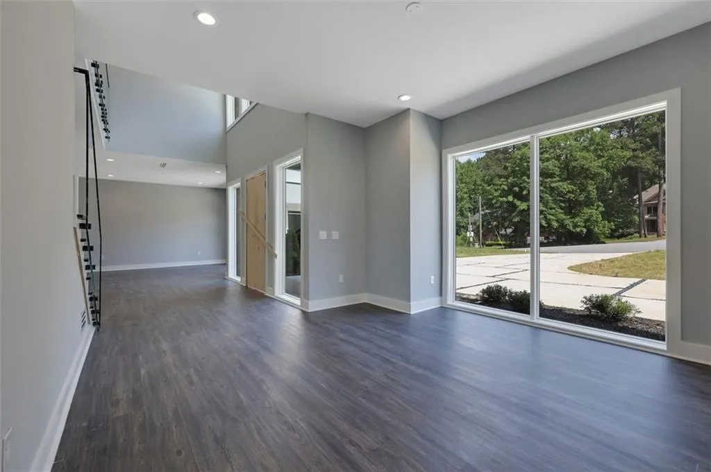 645 Nw Northway Lane, Atlanta, Georgia 30342, 4 Bedrooms Bedrooms, ,4 BathroomsBathrooms,Residential,Sold,645 Nw Northway Lane,6893425