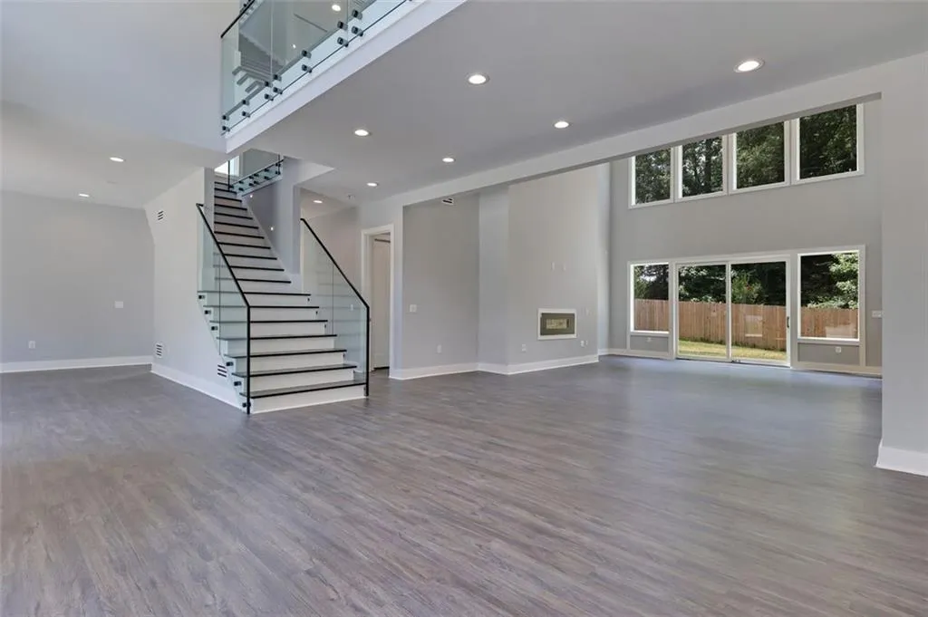 645 Nw Northway Lane, Atlanta, Georgia 30342, 4 Bedrooms Bedrooms, ,4 BathroomsBathrooms,Residential,Sold,645 Nw Northway Lane,6893425